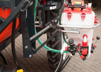  Uchwyt ułatwiający opuszczanie miksera cieczy roboczej Polmac